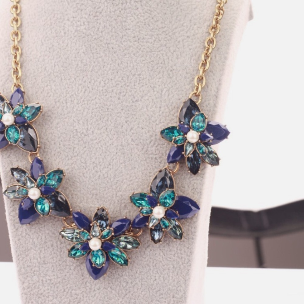 J. Crew Winter Blue Floral Snowflake Necklace Crystal Gem - Picture 10 of 11